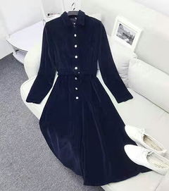 女生20岁左右,穿藏青色会显老气吗