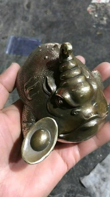 招财的一个纯铜打造的小摆件,看着就是时间很久的老物件